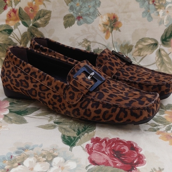 Stuart Weitzman Leopard Print Driving Loafer Shoes with Buckle Women's 8.5 - Picture 7 of 17
